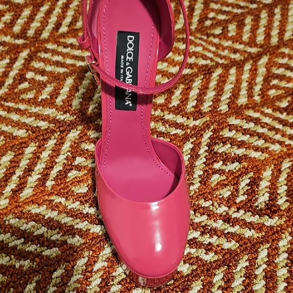 Dolce & Gabbana Vibrant Pink Heels